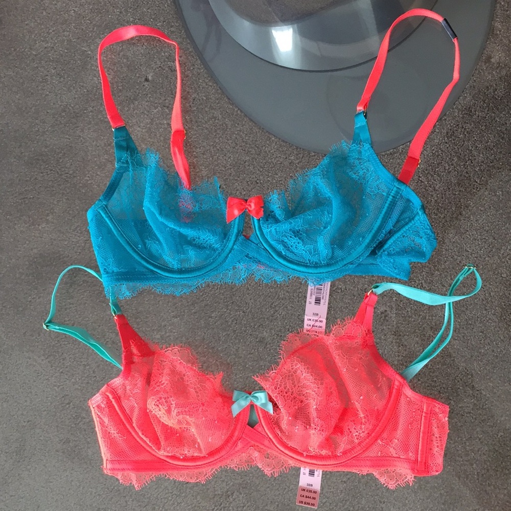 SALE‼️2 For $25‼️Victoria Secret Sexy Bras 32B